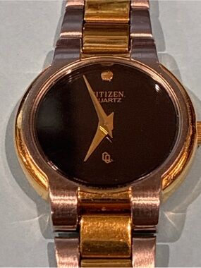 Vintage Citizen Womens 3220-K03755 Quartz Watch 2 Tone Bracelet Band Black Dial